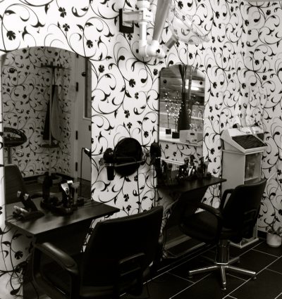 Efter to år i Danmark kunne parret åbne deres egen frisørsalon. Salon Ghina på Vesterbro. 