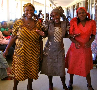 Tre skønne kvinder på en hiv klinik i sydafrikanske Lesotho.